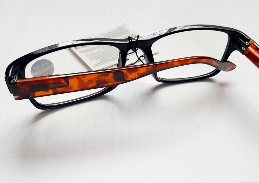 Окуляри для читання.