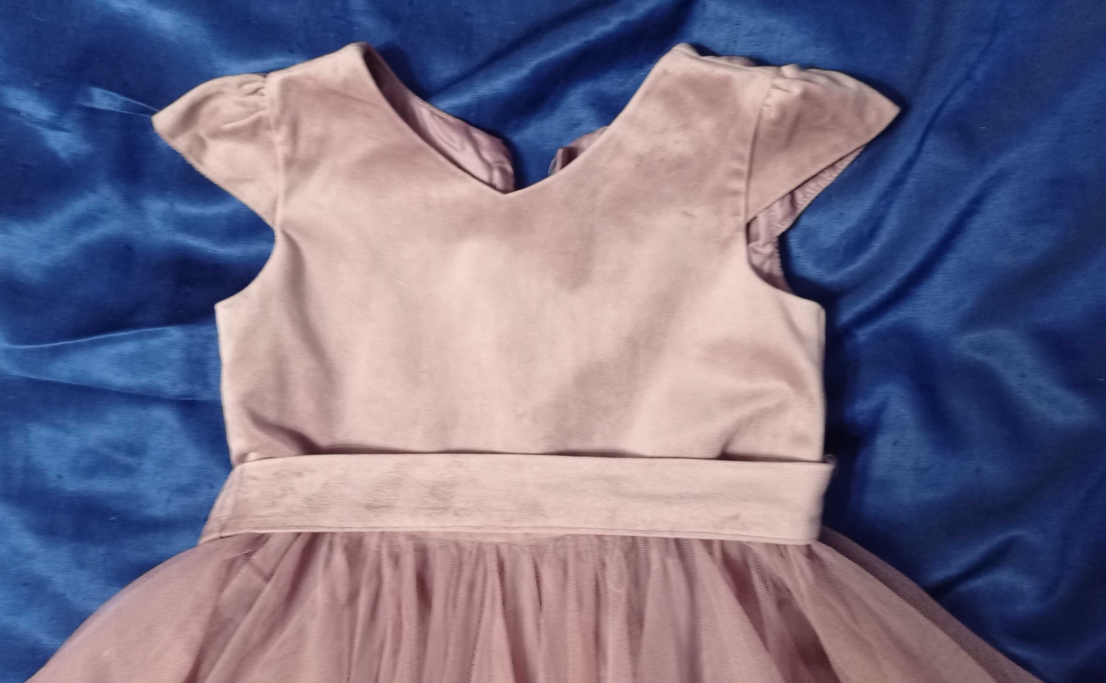 Нарядное платье на девочку 5-6 лет, рост 116 см
