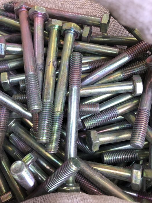 Śtuby m8 zlote galwanizowane ESKA 8.8