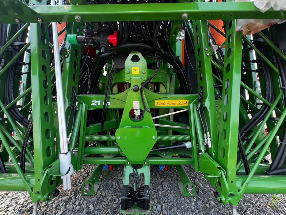 Opryskiwacz polowy Amazone UF 2002 z przednim zbiornikiem FT 1502 Nowy