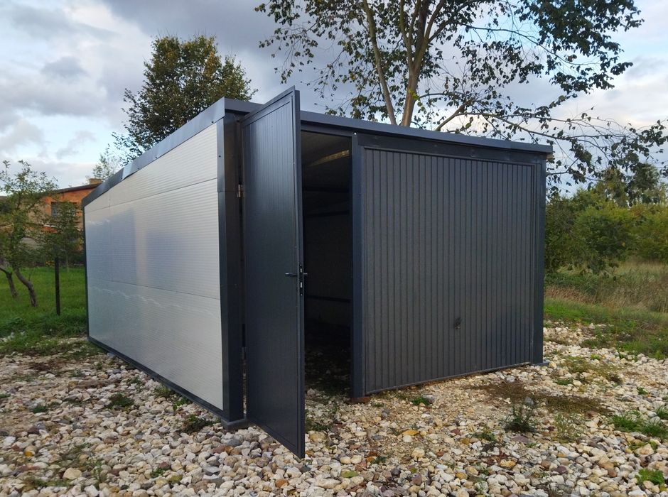 Garaż, pomieszczenie gospodarcze ocieplane z płyt warstwowych 6x4m.