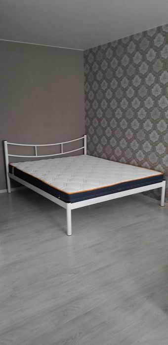 Ліжко металеве двоспальне з ортопедичним матрацом
