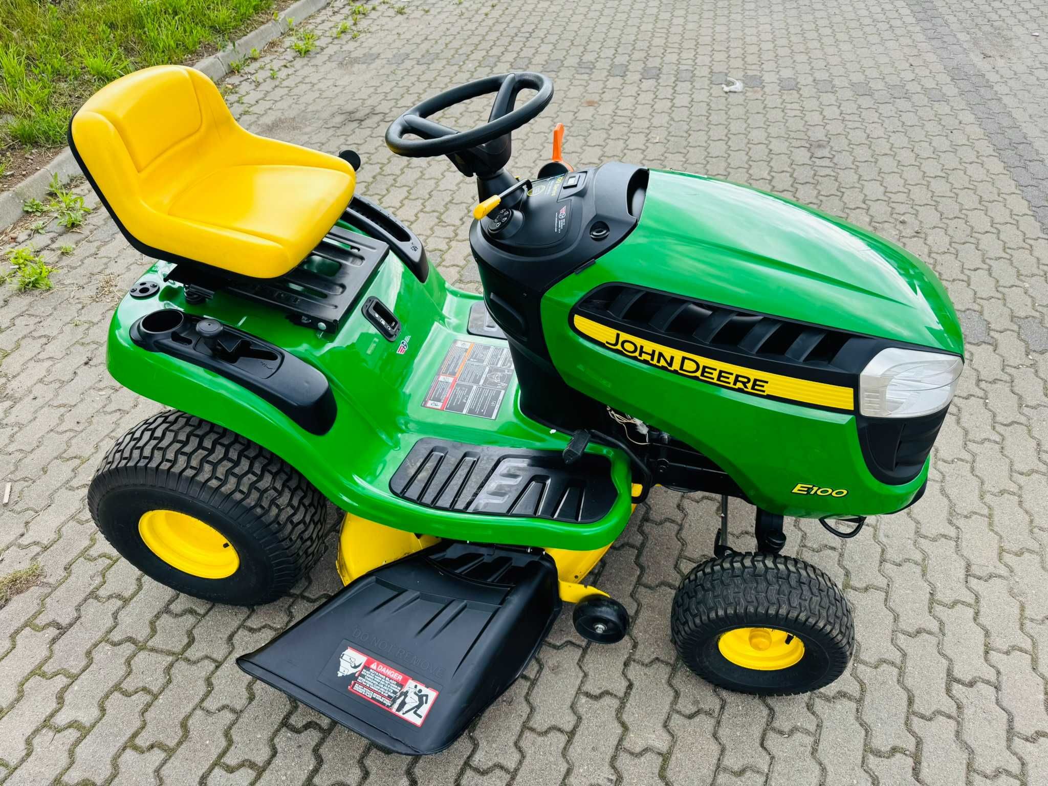 Traktorek kosiarka John Deere E100 Briggs&Stratton USA! 54 moto godz.