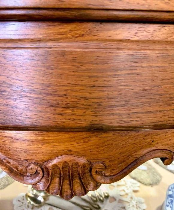 Pequena Cómoda Guarda Joias em Pau Santo