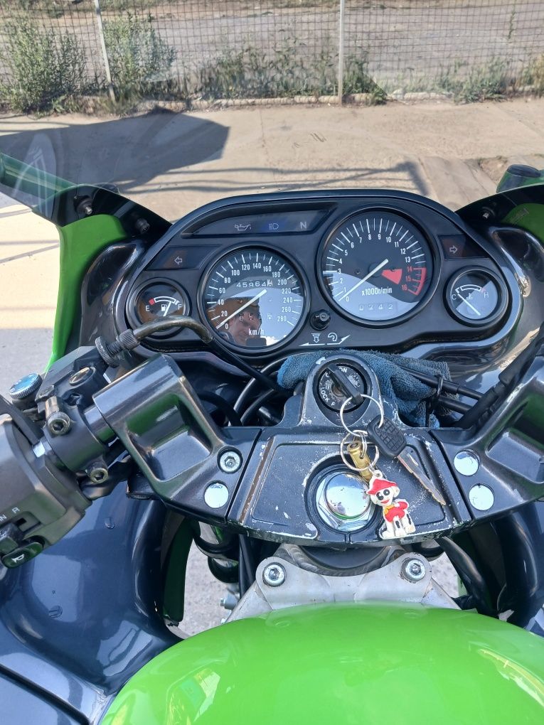 Kawasaki zzr 600
