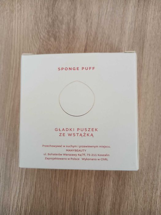 Mini Triangle Powder Puff | miniaturowy puszek ze wstążką, trójkątny