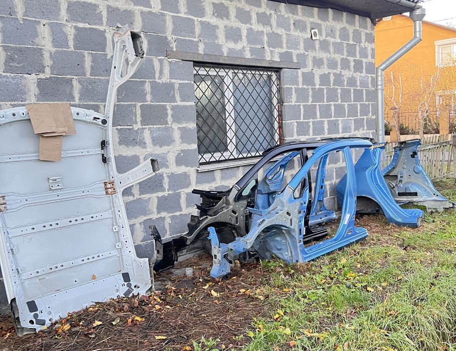 Разборка запчастини Nissan Leaf кузов чверть ланжерон порог стійка дах