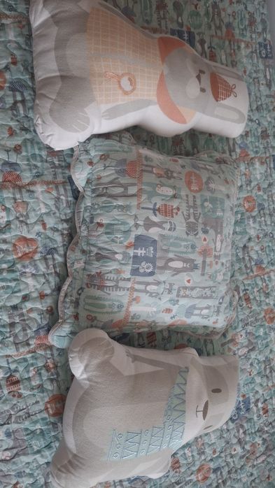 Colcha com almofadas