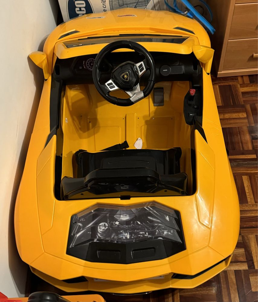 Lamborghini eléctrico Faber de criança com comando