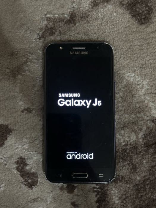 Телефон Samsung Galaxy J5