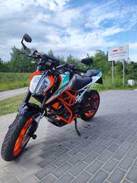 KTM Duke 390 A2.