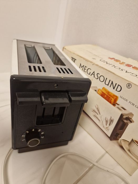 Компактний тостер Megasound