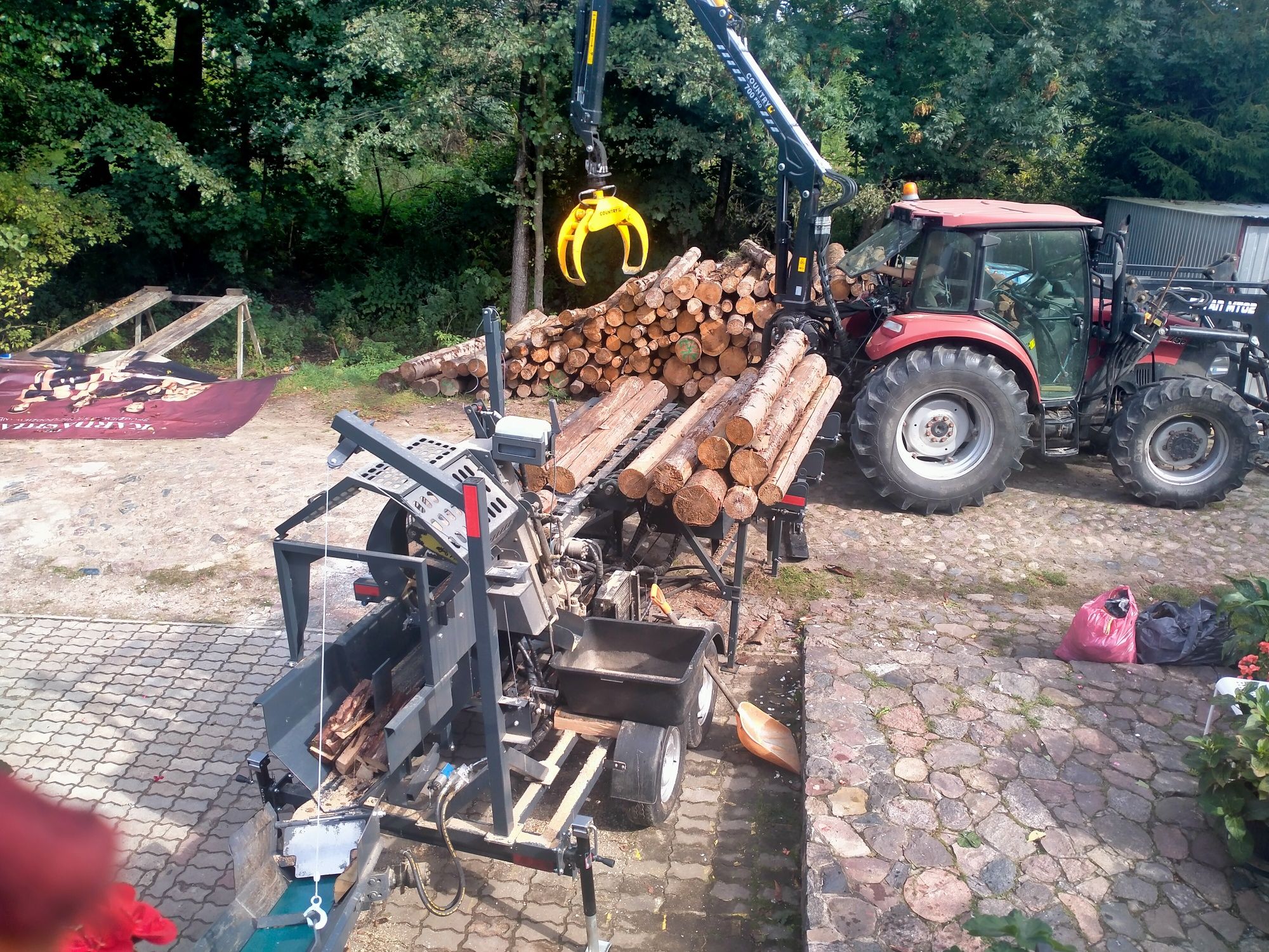 Cięcie łupanie sprzedaż drewna opałowego  cięcie trakiem taśmowym