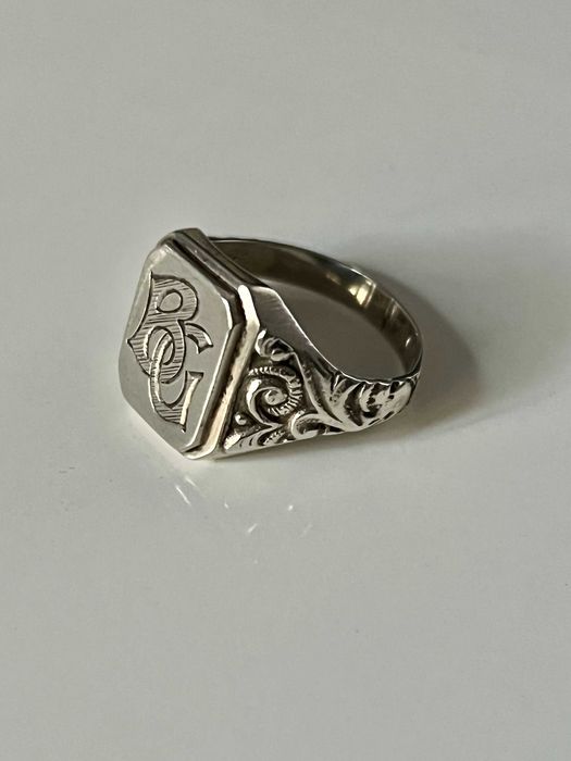 Srebro - Srebrny sygnet z inicjałami BG.