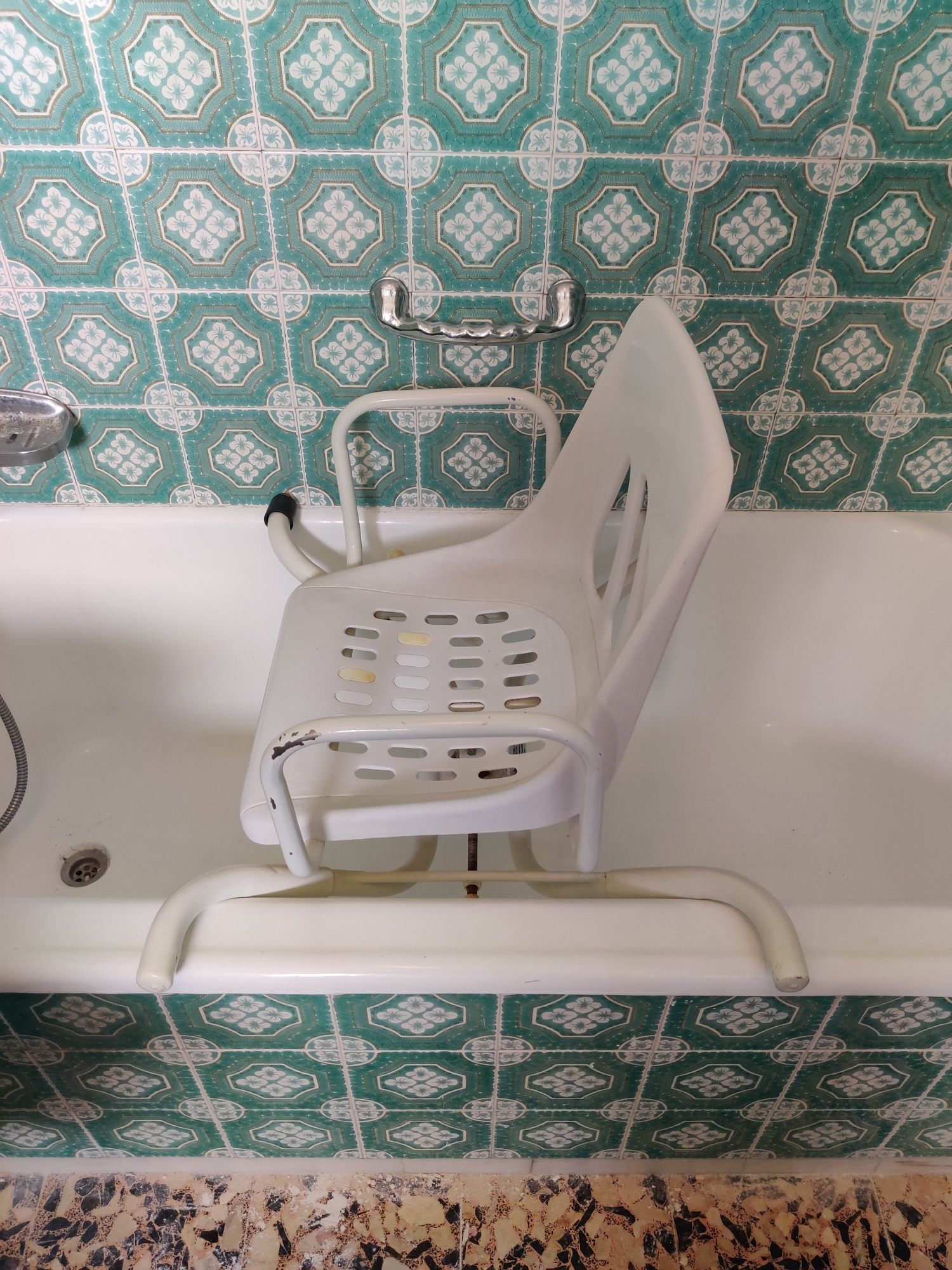 Cadeira rotativa para banheira