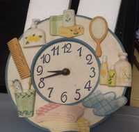Relógio antigo para casa de banho