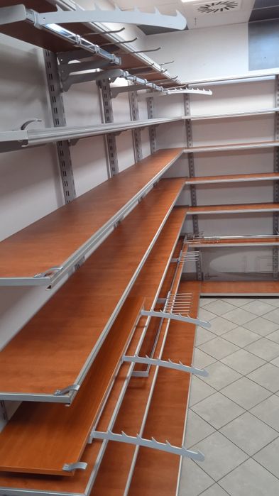 Regały, stoliki, biurko