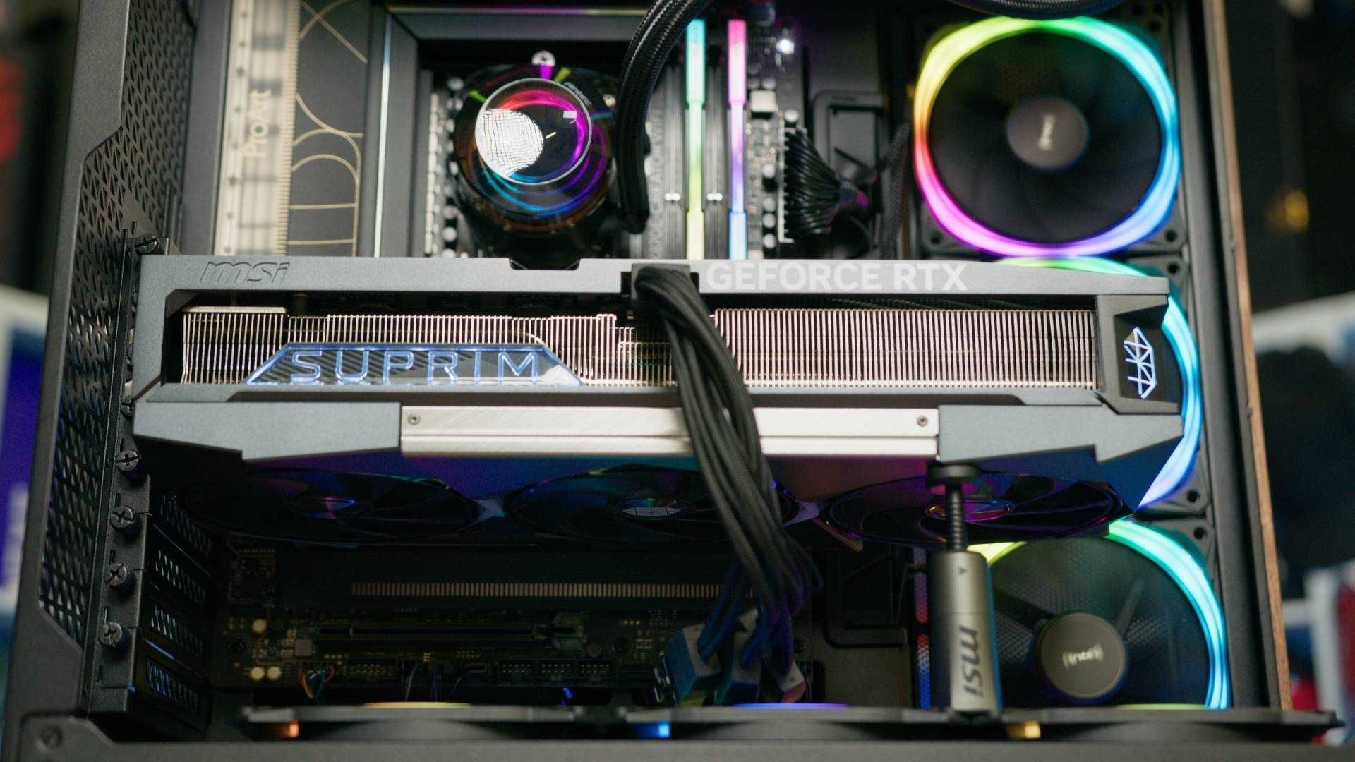RTX 5080 MSI Suprim com mais de 2 anos de garantia (Como nova)