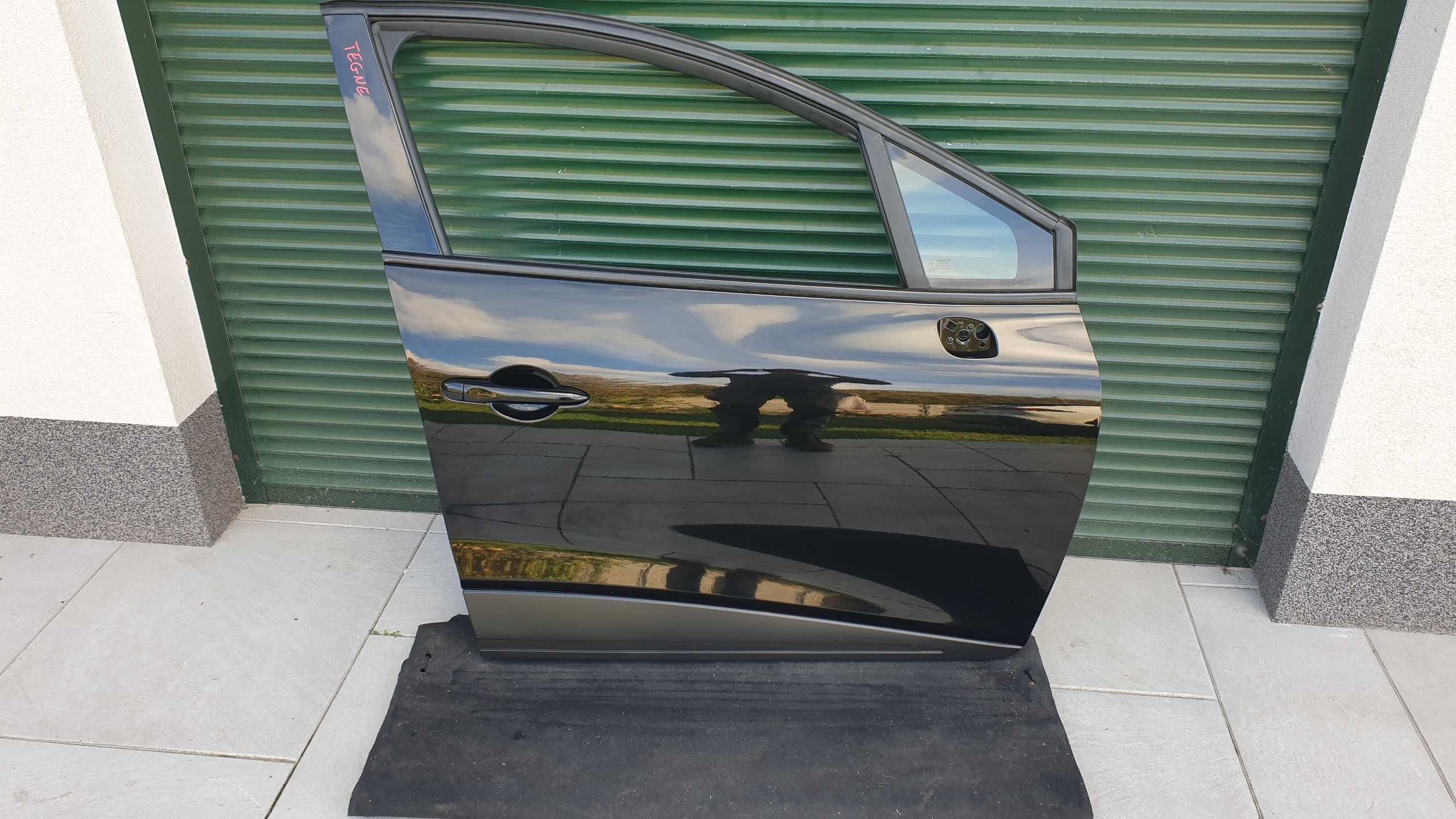 Renault Clio IV 4 drzwi prawe przednie prawy przód kolor TEGNE 31
