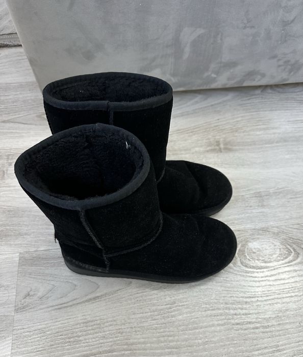 Зимове взуття (уггі)