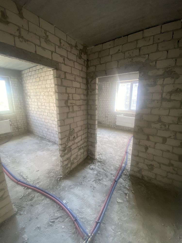 Продам 2-х кімнатну квартиру 52,3 м2 в новобудові, вул. Миру 43.
