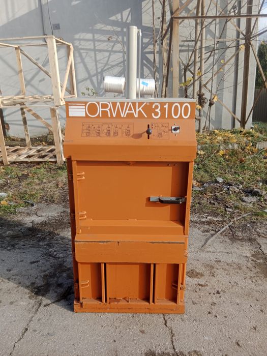 Belownica prasa do foli kartonow makulatury odpadów śmieci papieru