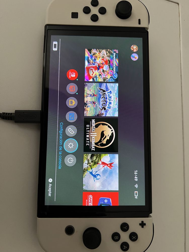 Nintendo Switch OLED praticamente nova + 2 jogos físicos