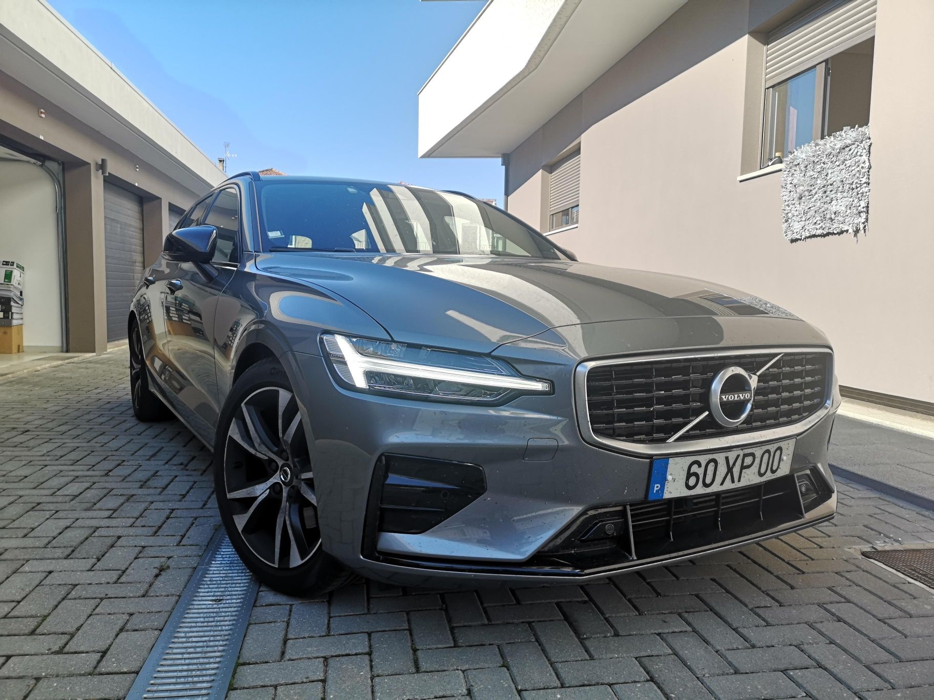 Volvo V60 D4 R-Design 2.0