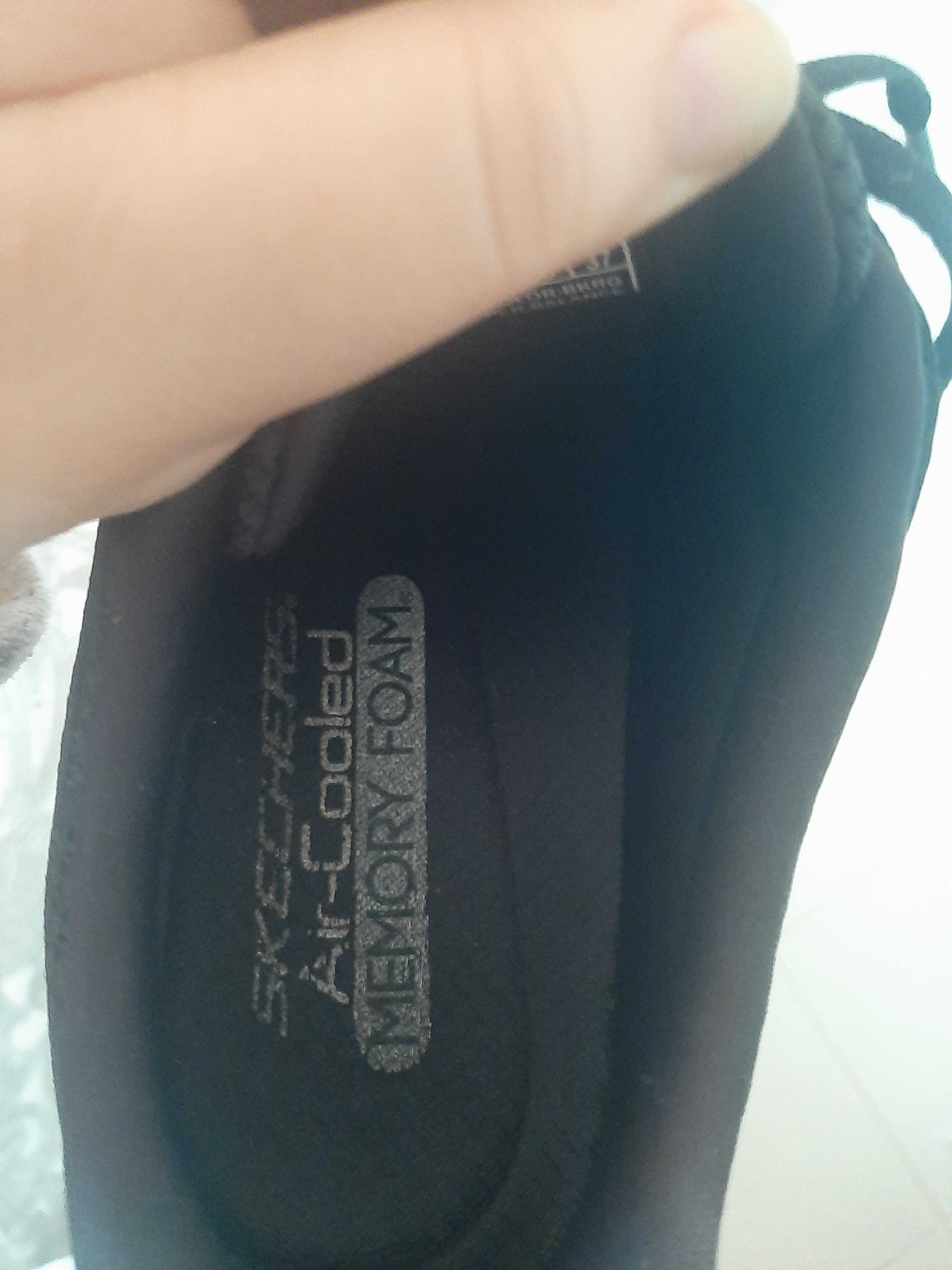 Sapatilhas Skechers com pequeno defeito tam 38