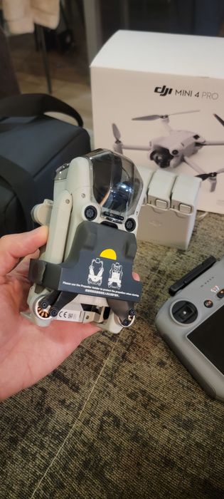 Drone DJI Mini 4 Pro Fly More Combo