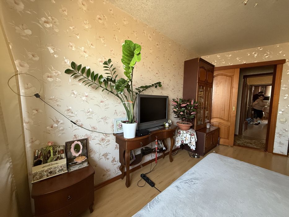 Трикімнатна квартира з ремонтом біля ТЦ! Без комісії!