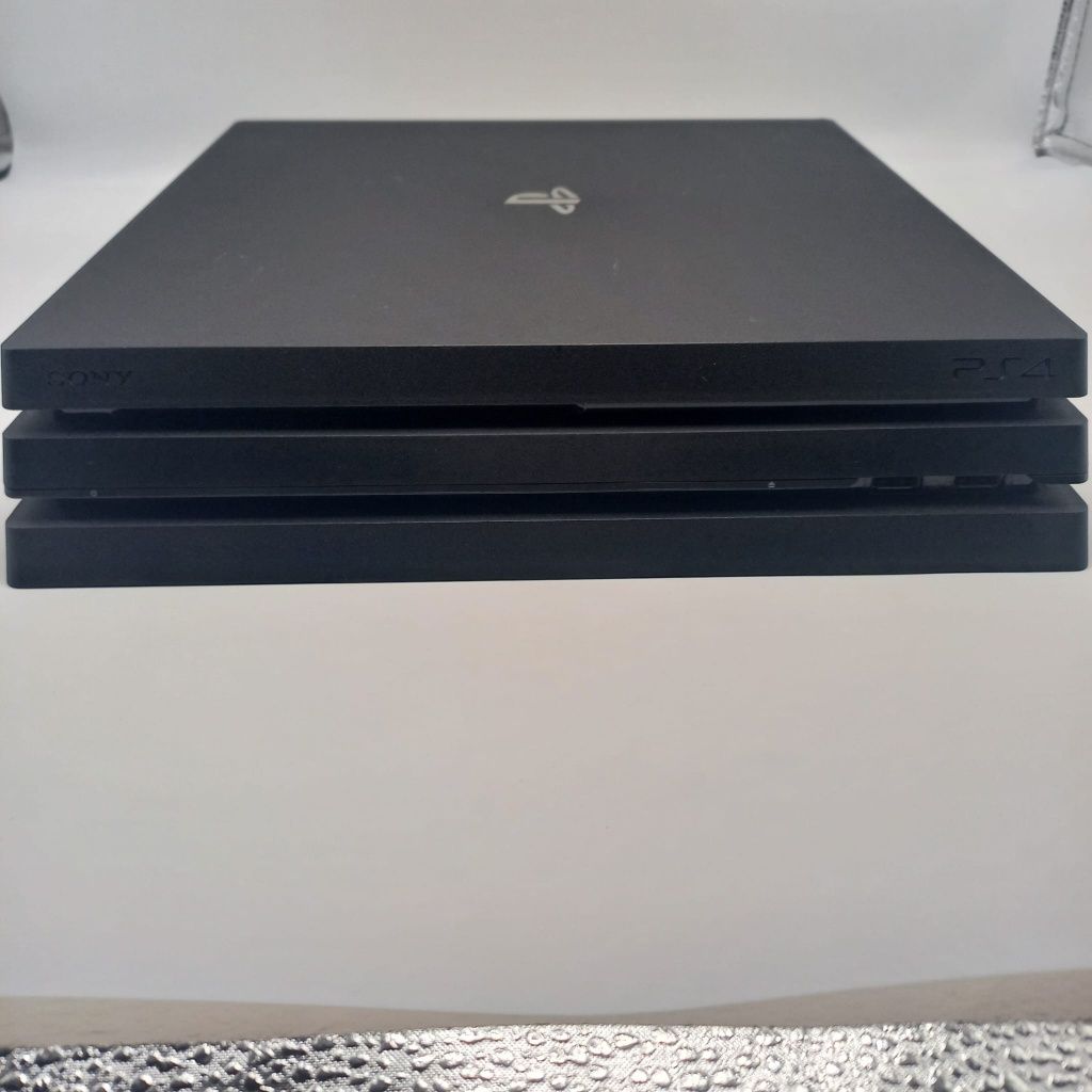 Ps4 com cinco comandos