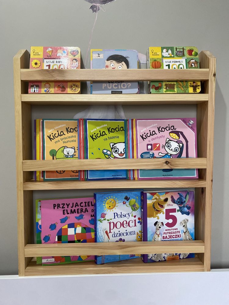 Biblioteczka drewniana na książki dla dzieci
