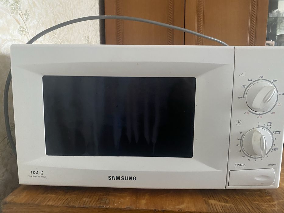 Мікрохвильова піч Samsung з грилем