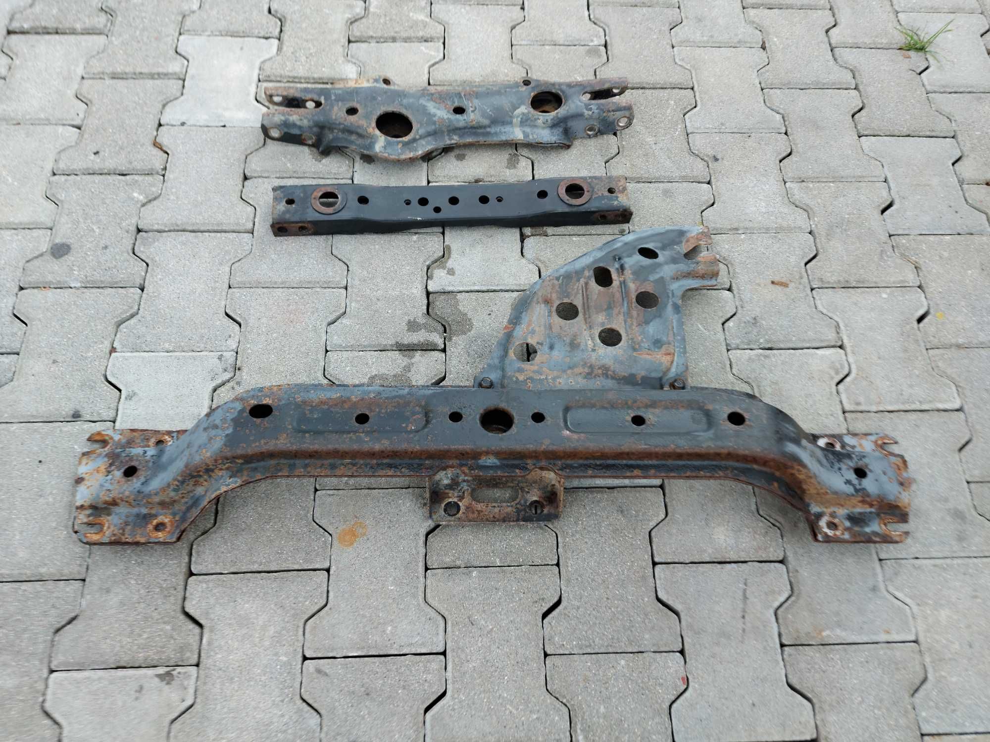 belka wspornik zawieszenia ramy przód FORD RANGER III MAZDA B 2500