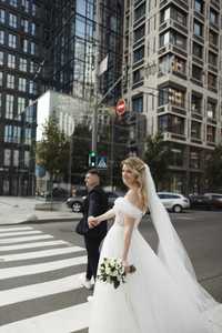 Трендова весільна сукня з імітацією корсету та перлинами по всій довжи