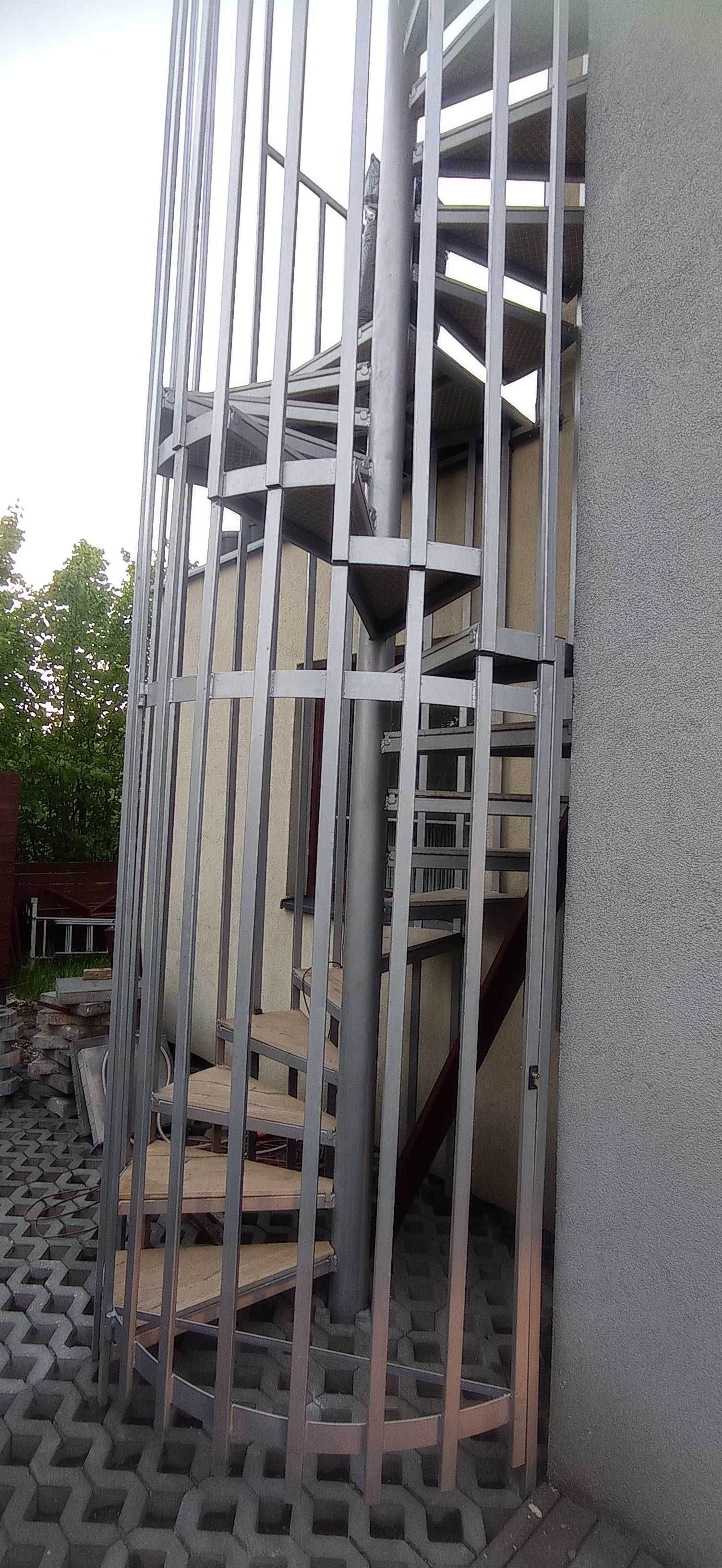 Schody zewnętrzne spiralne kręcone stalowe Zestaw do spawania fi 170