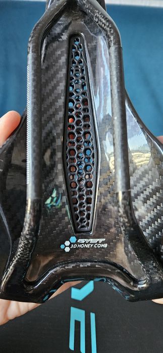 Siodełko rowerowe RYET 3D CARBON 7x9