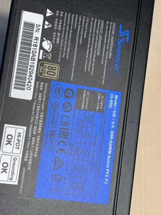 Zasilacz Seasonic ssr-650rm 650w 80 plus gold pół modularny.