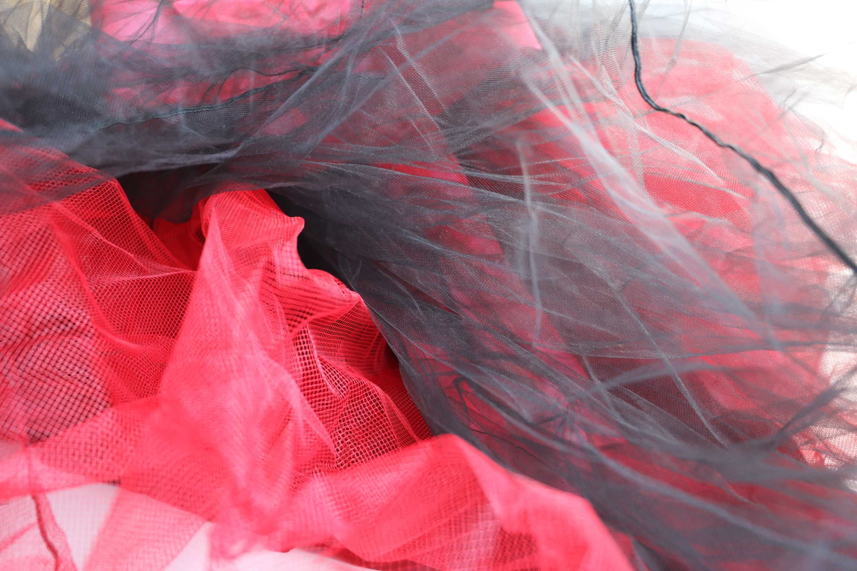 платье нарядное пышное черное с красным (р. 36)