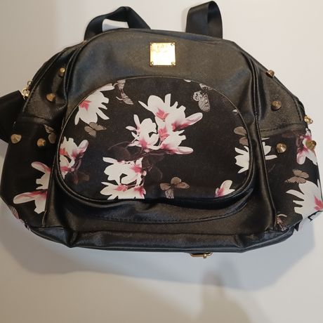 Рюкзак чёрный с цветами