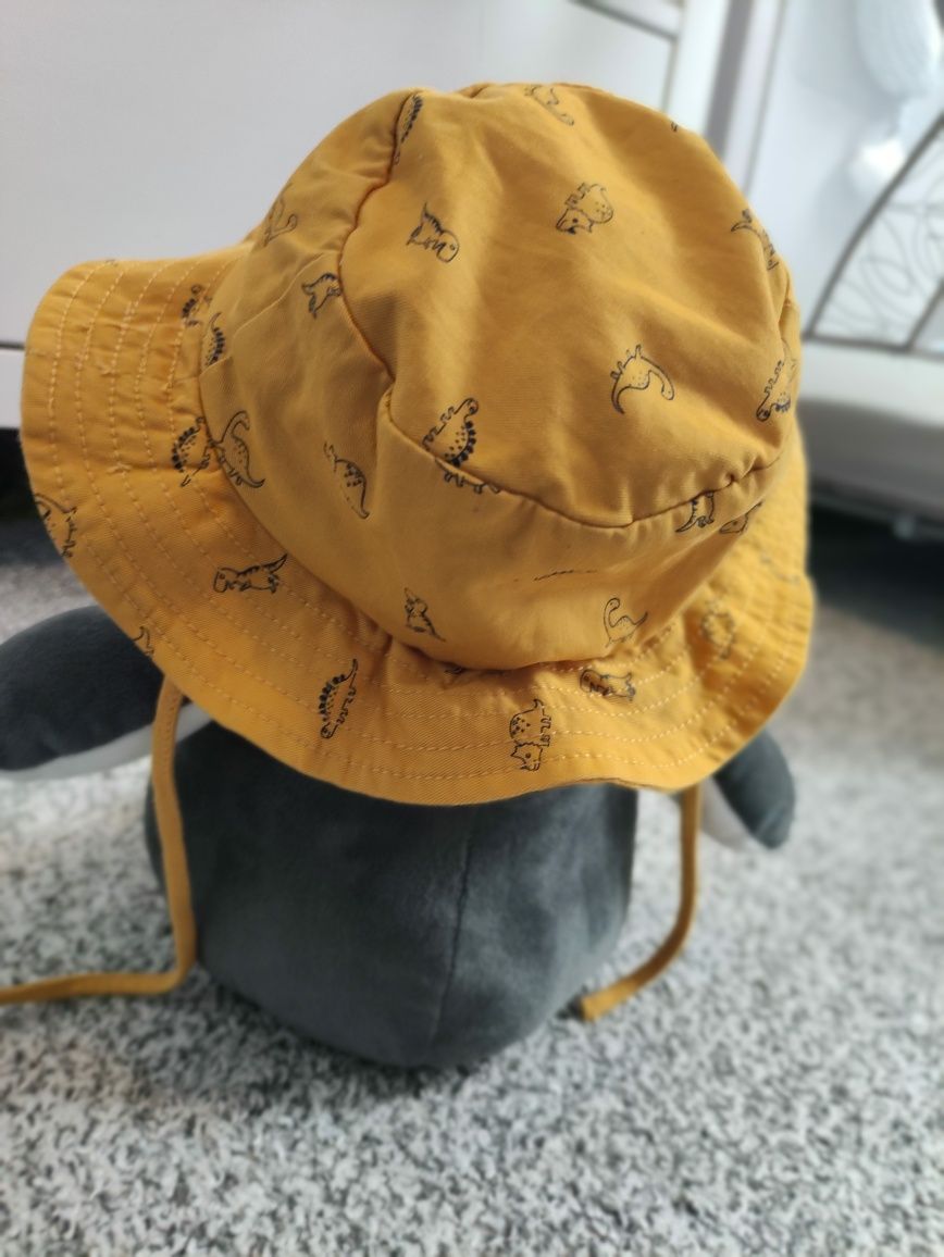 Chlopięcy musztardowy kapelusik w dinozaury letni Baby Club C&A 68