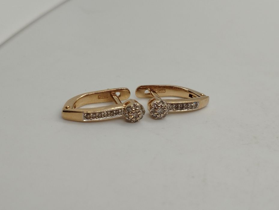 Золотые сережки с бриллиантами 2.46 грамма
