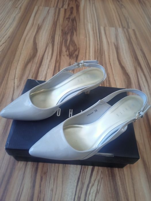 Buty na małym obcasie Mohito