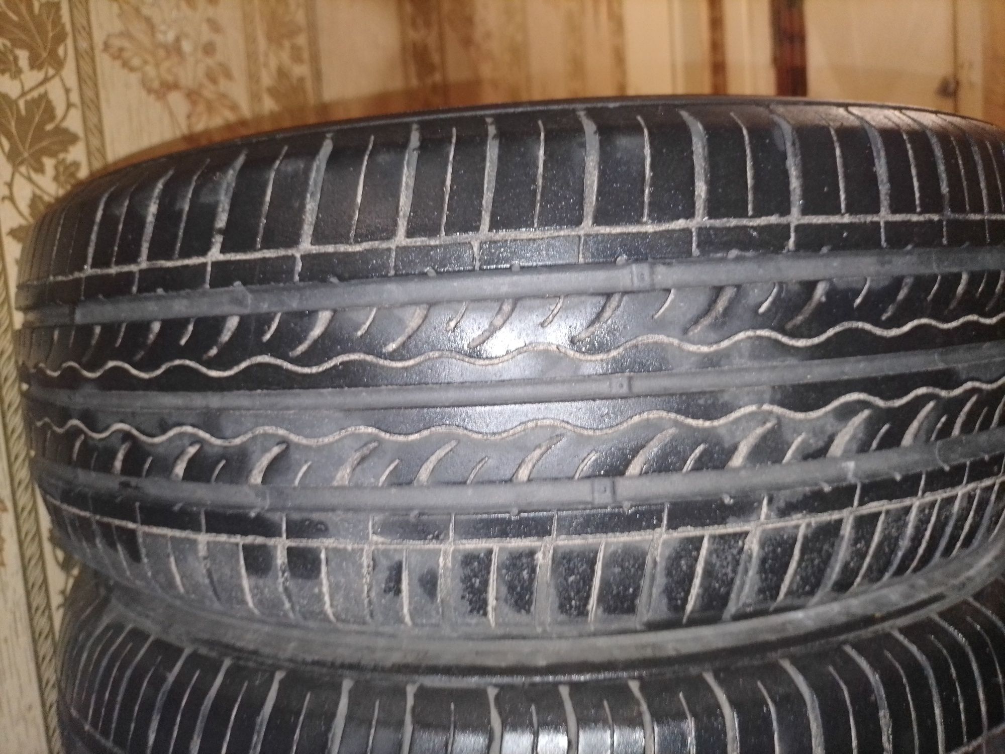 Диски R15, шины 185/65R15 Kumho Solus KH17, колпаки RAVEN 15, комплект