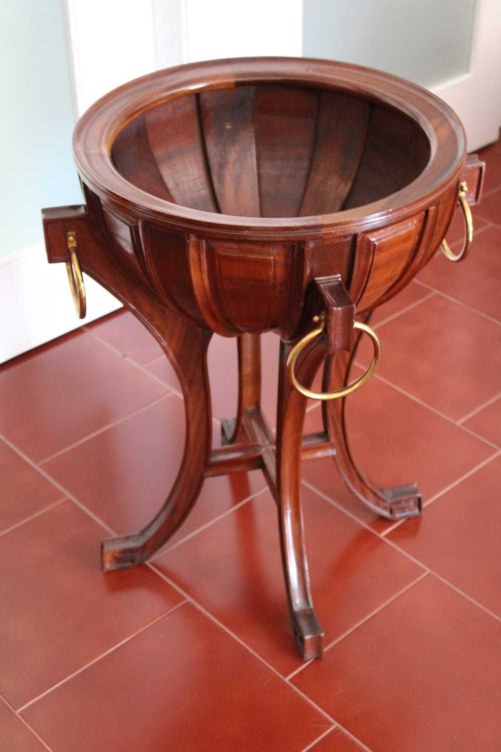 Cachepot Clássico em Madeira e Metal Dourado