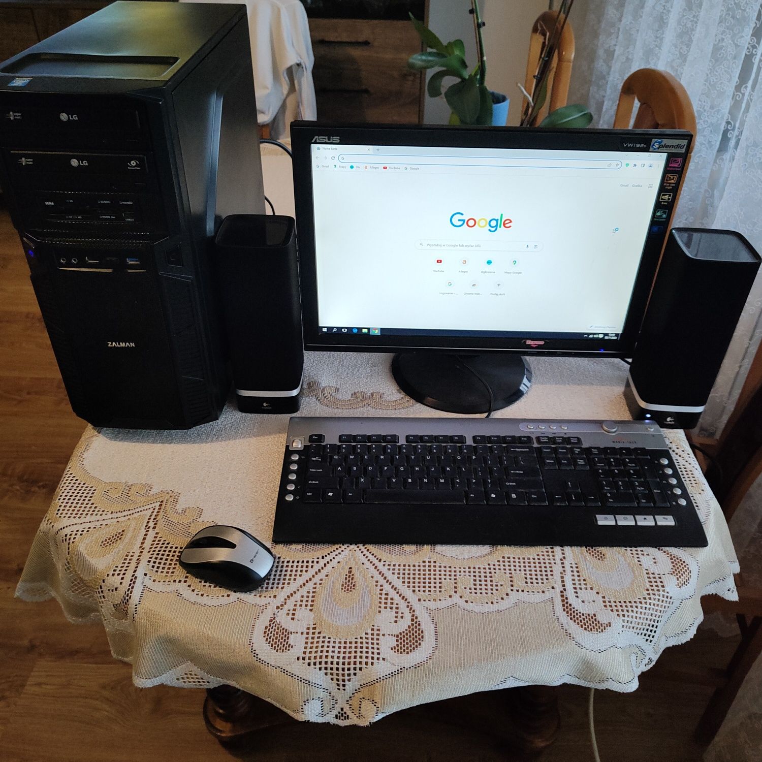 PC z monitorem22.głośnikami,myszką,kamerką