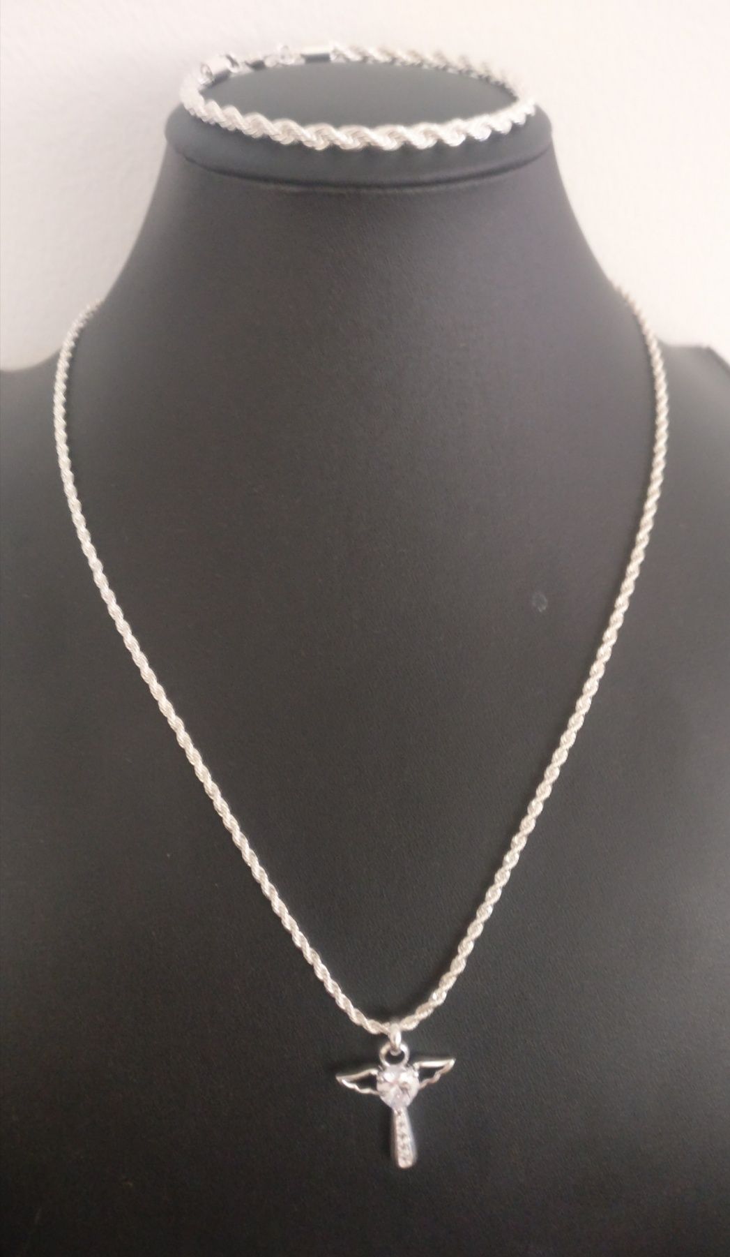 Cordão, fio, pendente e pulseira em prata estrelina