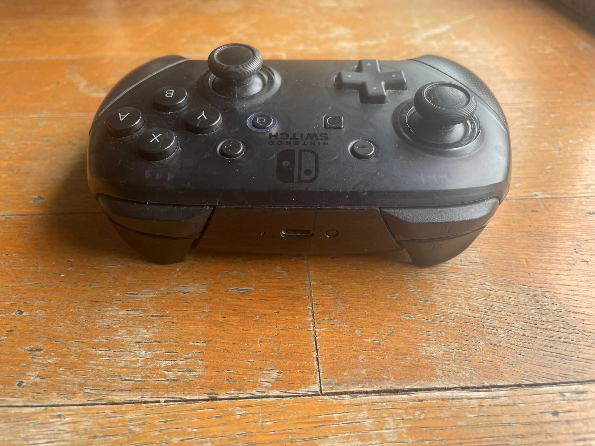 Nintendo Switch Pro Controller + cabo usb
