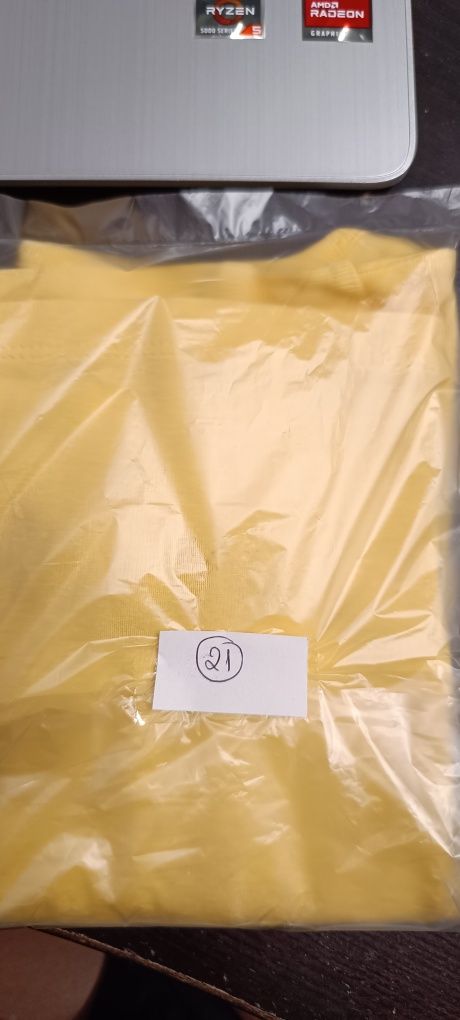 T-shirt amarela para criança